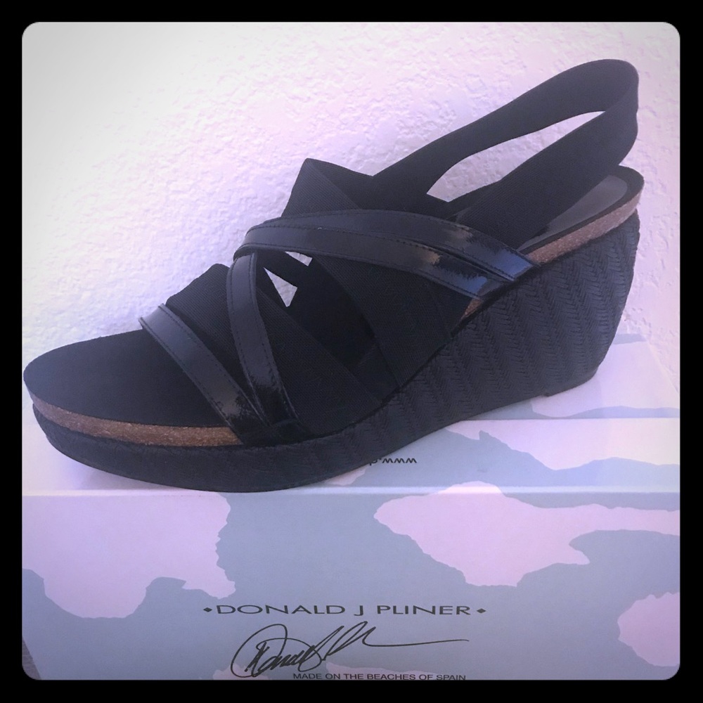 DONALD J PLINER WEDGE SANDALS - SIZE 9 NIB - BLACK